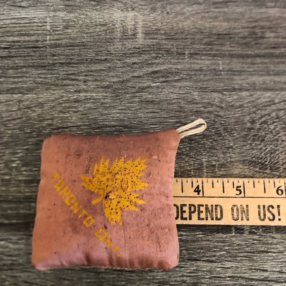 Vtg Toronto Souvenir Pin Cushion - Picture 9 of 12
